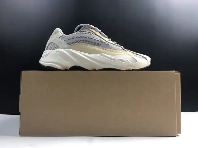 Cream Yeezy Adidas Cream 700 GY7924 Boost V2 0613